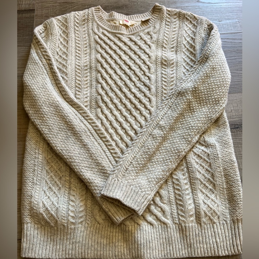 Excellent condition Levi’s 80% wool sweater cream